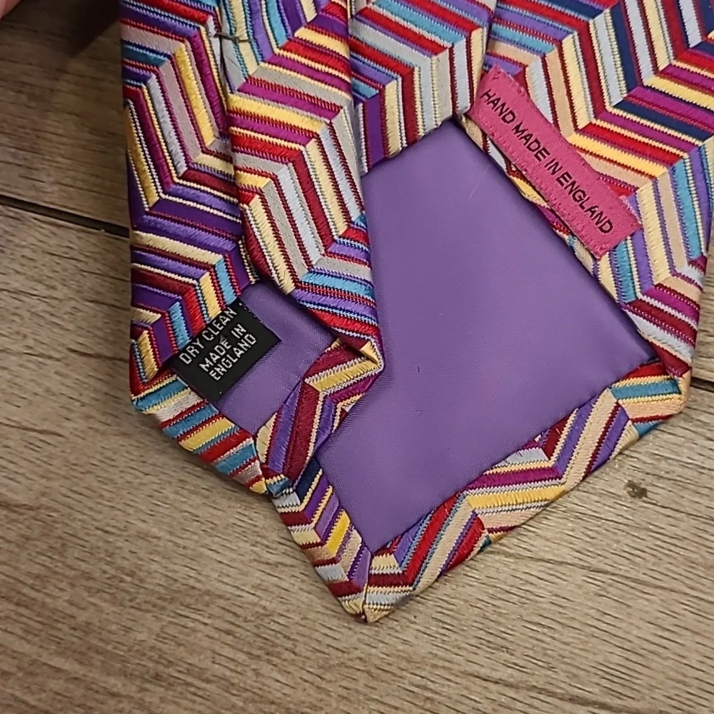 DUCHAMP London Metallic Multicolor Zig Zag Striped Pattern Silk Tie RARE NEW‎